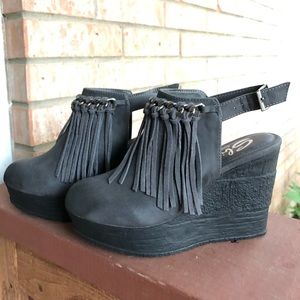 Size 7 Fringe Wedges 💜